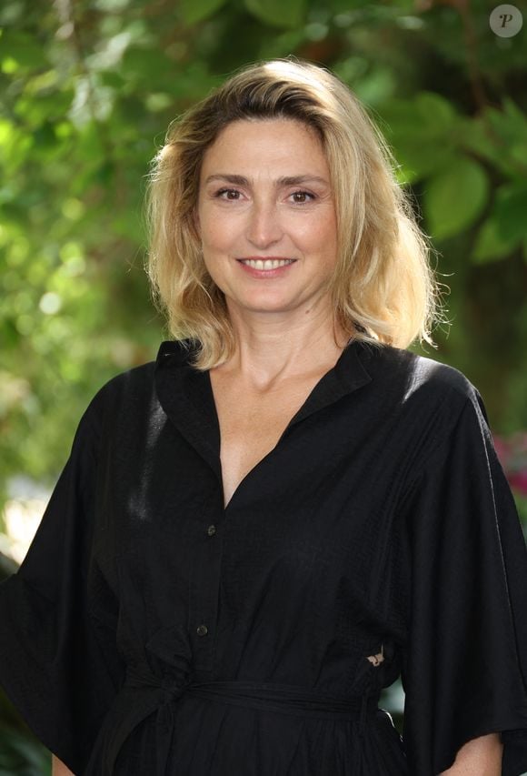Julie Gayet - Photocall du film "Olympe Une Femme Dans La Révolution" lors de la 17ème édition du Festival du Film Francophone de Angoulême (FFA). Le 30 août 2024 . © Coadic Guirec / Bestimage