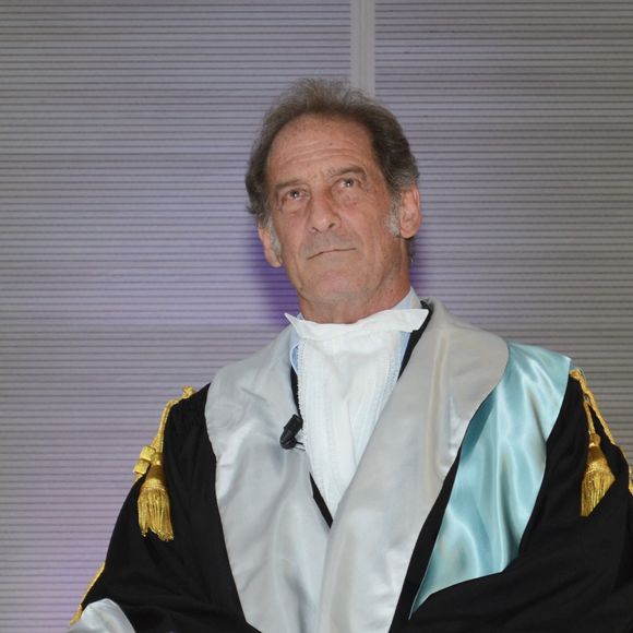 Après avoir écouté un extrait du documentaire d’Arte, "Vincent Lindon, cœur sanglant", où le papa de Suzanne et Marcel déclarait : "Je ne peux plus me présenter devant les caméras.

L'acteur français Vincent Lindon reçoit le prix du Master honorifique Arts de la narration à Milan, Italie, le 10 février 2025. © Nick Zonna/IPA via ZUMA Press/Bestimage