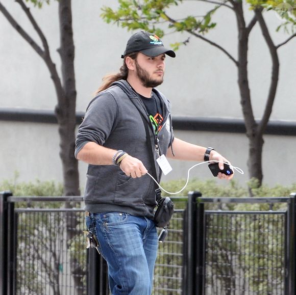 ... Des propos qu'avait corroboré Prince Jackson, le frère de Paris.

Exclusif : Prince Jackson en visite sur le plateau de tournage de "Michael" à Los Angeles. Le 26 février 2024. The ImageDirect / Bestimage