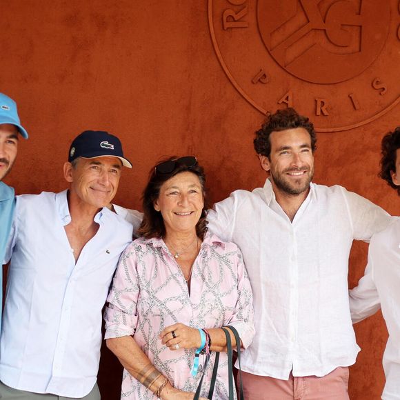 La famille Kretz (série L'Agence sur TMC et Netflix) - Célébrités au Village lors des Internationaux de France de tennis de Roland Garros 2023 à Paris le 10 juin 2023. © Jacovides-Moreau/Bestimage