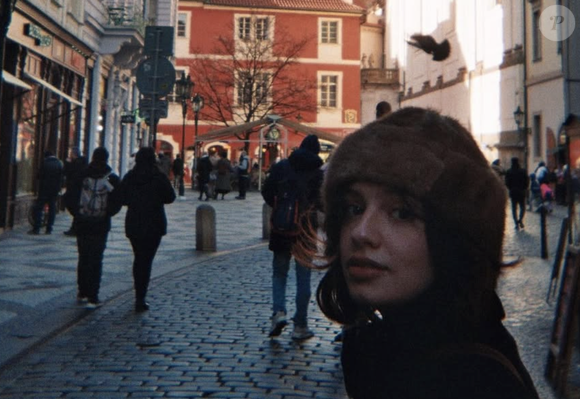 Sa soeur Arianne a publié un dessin du futur bébé dans les bras de sa mère.

Instagram de Jeanne Astier