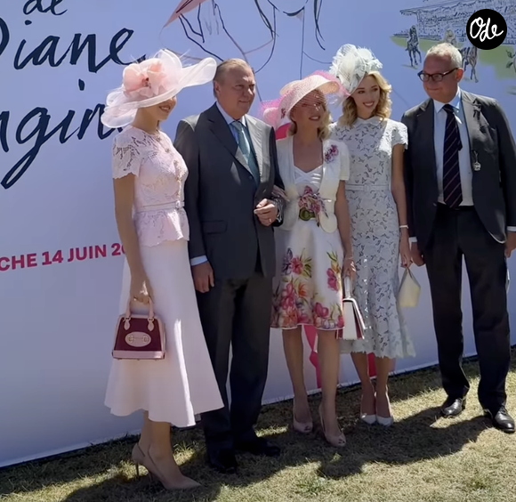 Mais aussi un public varié mêlant passionnés d’équitation, membres du gotha, personnalités du monde de la mode, des affaires et de la vie publique. 

Les Bourdon des Deux-Siciles sur le compte Instagram du Point de Vue