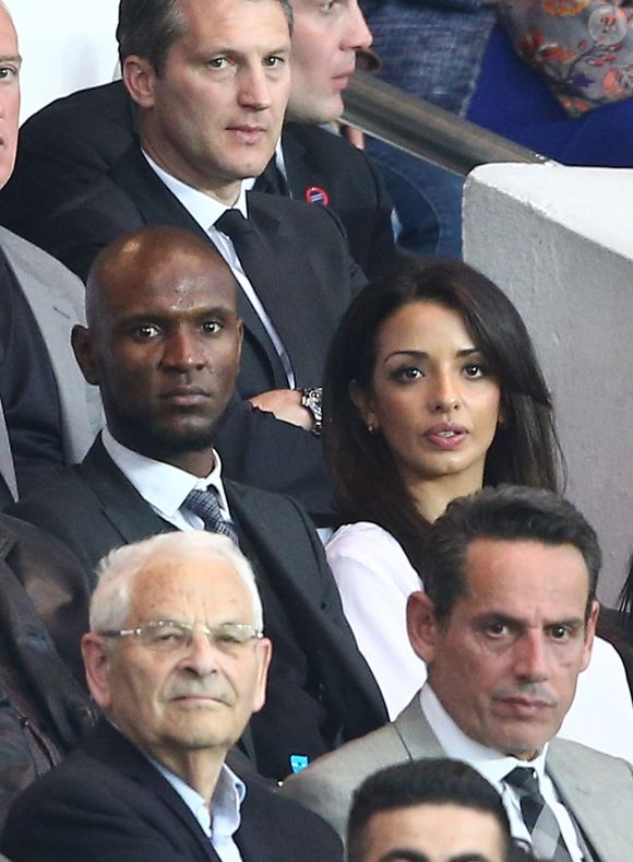 Jeudi 17 avril, elle a partagé des photos où on la voit avec Éric Abidal lors de vacances en famille à Dubaï

Éric Abidal et sa femme Hayet Kebir - People assistent au quart finale de la Ligue des Champions de football au Parc des Princes entre le PSG et le FC Barcelone à Paris le 15 avril 2015. JACOVIDES-MOREAU / BESTIMAGE