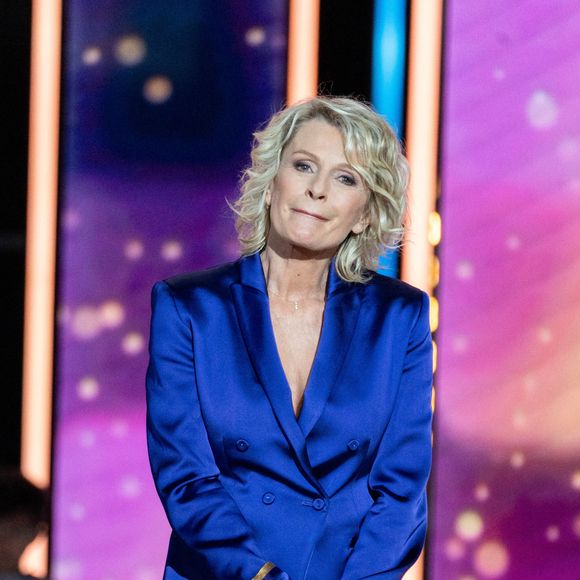 "Il se trouve que William a perdu son épouse, son pilier. Il s’est retrouvé seul et malheureux et triste, jusqu’au jour où son fils aîné m’a appelée". Ce dernier lui a demandé si elle voulait bien accueillir son père chez elle en Normandie.

Sophie Davant lors du Téléthon 2024, à Saint Denis, près de Paris, France, le 30 novembre 2024. Le Téléthon est un marathon télévisuel de trente heures diffusé sur les chaînes de France Télévisions. Photo par Alexis Jumeau/ABACAPRESS.COM