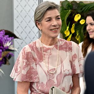 Placée sous le thème du ciel et de la lumière, cette 57e édition a réuni amateurs, professionnels et jeunes talents venus du monde entier. 

La princesse Caroline de Hanovre et Melanie De Massy guidés par la vice présidente du Garden Club Mme Cécilia Casiraghi ont inauguré le 57ème Concours International de Bouquets à Monaco, le 9 mai 2025. © Bruno Bebert/Bestimage