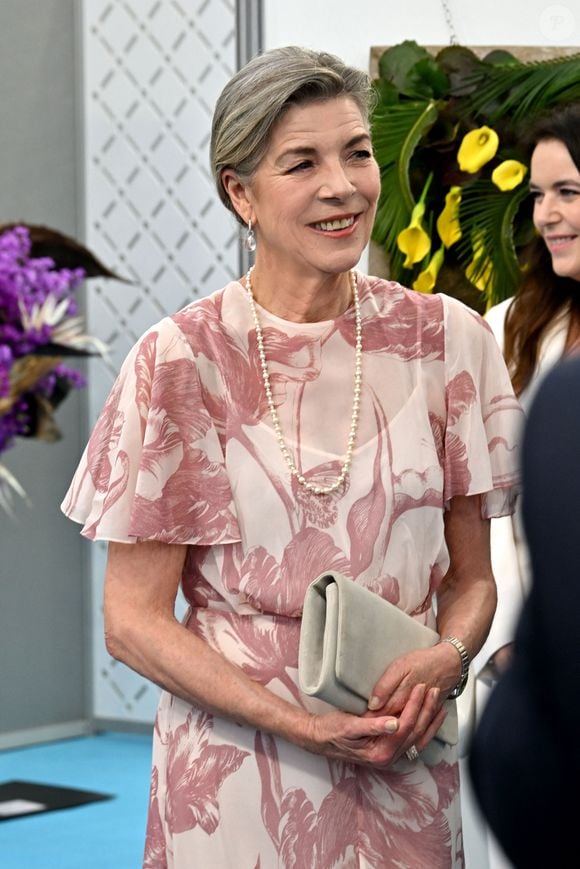 Placée sous le thème du ciel et de la lumière, cette 57e édition a réuni amateurs, professionnels et jeunes talents venus du monde entier. 

La princesse Caroline de Hanovre et Melanie De Massy guidés par la vice présidente du Garden Club Mme Cécilia Casiraghi ont inauguré le 57ème Concours International de Bouquets à Monaco, le 9 mai 2025. © Bruno Bebert/Bestimage