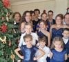 La famille Van Der Auwera est connue pour sa participation au programme "Familles nombreuses, la vie en XXL". 

Cindy et Sébastien Van Der Auwera ont 11 enfants. Photo prise à Noël dernier.