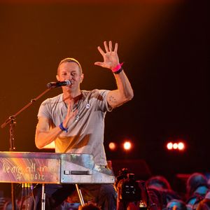 Chris Martin de Coldplay se produit sur scène lors du iHeartRadio Festival au T-Mobile Arena à Las Vegas, Nevada, USA. Photo by Anne Barson/ABACAPRESS.COM