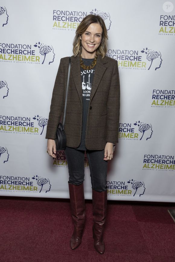 Cela fait donc 12 ans qu'elle pratique régulièrement le sport avec un coach à la salle.

Isabelle Ithurburu au photocall du concert du gala des 20 ans de la fondation Recherche Alzheimer "2 générations chantent pour la 3ème" à l'Olympia à Paris le 18 mars 2024.

© Cyril Moreau / Bestimage