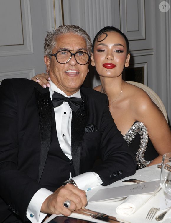 Seulement, cette relation est fortement critiquée pour une raison bien précise, leur grande différence d'âge

Samy Naceri et sa compagne Sofia Athéna - 47ème édition du Gala "Best Awards" à l'hôtel Four Seasons Hôtel George V à Paris le 28 janvier 2025. © Coadic Guirec/Bestimage