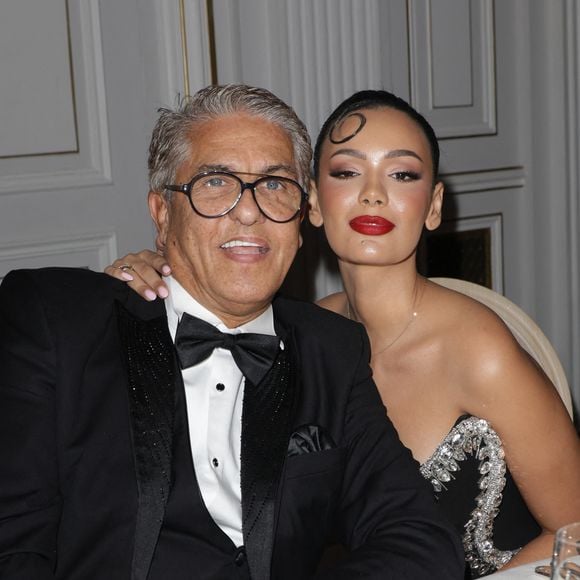 Seulement, cette relation est fortement critiquée pour une raison bien précise, leur grande différence d'âge

Samy Naceri et sa compagne Sofia Athéna - 47ème édition du Gala "Best Awards" à l'hôtel Four Seasons Hôtel George V à Paris le 28 janvier 2025. © Coadic Guirec/Bestimage
