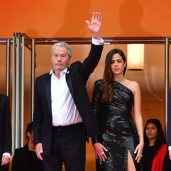 Info - (Décès de l’acteur Alain Delon, à l’âge de 88 ans, dans la nuit du 17 au 18 août 2024) - Alain Delon (Palme d'Or d'Honneur du 72ème festival de Cannes) et sa fille Anouchka - Montée des marches du film "A Hidden Life" lors du 72ème Festival International du Film de Cannes. Le 19 mai 2019 © Rachid Bellak/ Bestimage