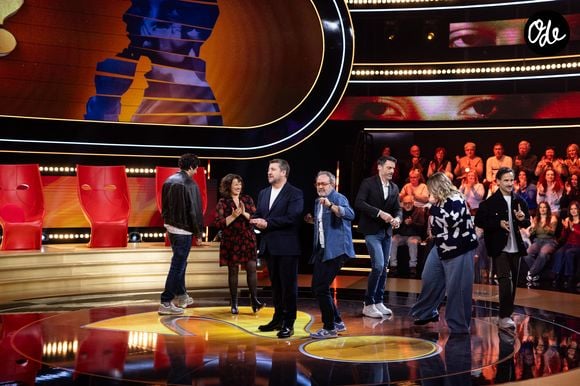 Six personnalités s'affrontent.
Exclusif - Bruno Guillon, Lola Dubini, Bruno Solo, Gil Alma, Max Boublil, Anne Roumanoff, Florent Peyre lors de l'enregistrement de l'émission "Qui Ment?" présentée par B.Guillon et diffusée le 23 juillet 2026 sur France 2, à Saint-Denis, Seine Daint-Denis, France, le 24 novembre 2025. © Jeremy Melloul/Bestimage