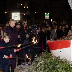 Le prince Albert II de Monaco, La princesse Charlène de Monaco, La princesse Gabriella de Monaco, comtesse de Carladès, Le prince Jacques de Monaco, marquis des Baux - La famille princière de Monaco lors de l'embrasement de la barque dans le cadre des célébrations de la Sainte-Dévote, Sainte Patronne de Monaco le 26 janvier 2024.

© Olivier Huitel / Pool Monaco / Bestimage