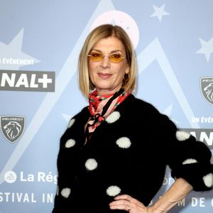 Michéle Laroque - Tapis rouge lors du 29ème Festival International du Film de Comédie de l'Alpe d'Huez le 22 Janvier 2026. 
© Dominique Jacovides/Bestimage