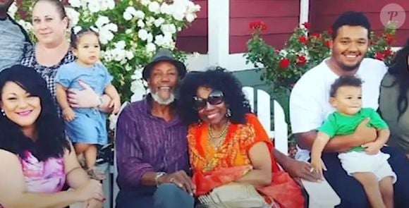 D'après les informations relayées par le médial local "KABS", le médecin légiste a rapidement confirmé son identité de l'artiste retraitée, disparue et recherchée par son entourage depuis plusieurs jours. 

Capture d'écran - Page Six.