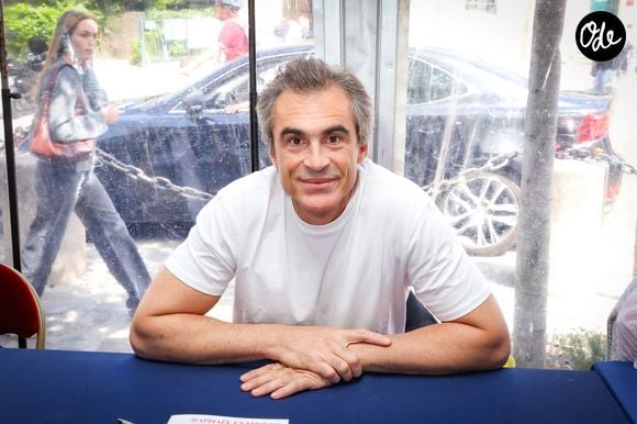 Raphaël Enthoven lors de la 3ème édition du salon du livre à Saint-Germain-des-Prés "Des pages avant la plage" à Paris le 6 juin 2026.

© Jack Tribeca / Bestimage