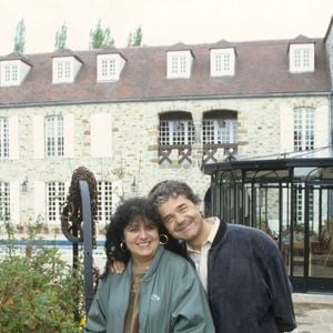 En France, à Nangis, Pierre Perret et sa femme Rebecca chez eux en avril 1992.
Michel MARIZY via Bestimage
