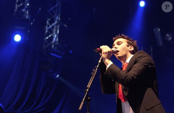 L'artiste jouera de 22h à 6h du matin

Le chanteur français Damien Saez en concert lors des Solidays à l'Hippodrome de Longchamps à Paris, France, le 9 juillet 2005. photo par Bruno Klein/ABACAPRESS.COM