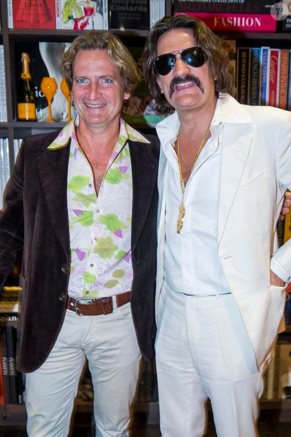 Charles Beigbeder et son frère Frédéric Beigbeder - Lancement du livre "Le Caca's Club" de Frédéric Beigbeder, Guillaume Rappeneau et Christophe Tison à la librairie Assouline à Paris, le 9 octobre 2015. OLIVIER BORDE / BESTIMAGE