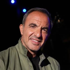 L'animateur s'est confié sur sa passion pour la photographie dans une vidéo publiée le lundi 10 août 2026 sur Instagram

Nikos Aliagas - Inauguration de la statue de cire du violoncelliste "Gautier Capuçon" au musée Grévin à Paris le 28 mai 2026. © Anne-Sophie Guebey/Bestimage