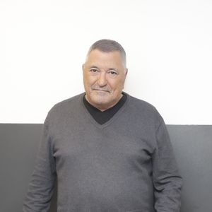 Ce one-man-show, écrit en collaboration avec Laurent Ruquier, Laurent Baffie et Arnaud Lemort, marque un tournant dans la carrière de l'humoriste qui va devoir quelque peu lever le pied. 

Exclusif - Jean-Marie Bigard pose en marge de sa venue sur le plateau de l’enregistrement de l’émission « Face à Hanouna » présentée par P.De La Tour Du Pin et diffusée sur C8 le 17 novembre 2024, à Paris, France, le 14 novembre 2024. © Jack Tribeca/Bestimage