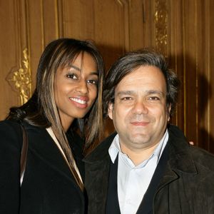 Depuis, il a eu deux filles avec son épouse.

L'acteur français Didier Bourdon et sa compagne assistent à une vente aux enchères de tableaux de personnalités au profit de l'organisation caritative 'Les Toiles de l'Espoir', qui aide les enfants défavorisés en Israël, à la galerie Artcurial à Paris, France, le 3 avril 2006. Photo Thierry Orban/ABACAPRESS.COM