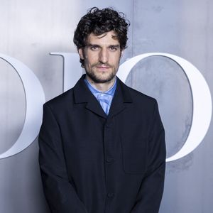 On connait d'ailleurs Oumy, une jeune fille d'origine sénégalaise qu'elle a adoptée à 4 mois avec Louis Garrel. 

Louis Garrel au photocall du défilé Dior Homme à l'École-Militaire lors de la semaine de la mode masculine automne/hiver 2025-2026 à Paris, France, le 24 janvier 2025. © Olivier Borde/Bestimage