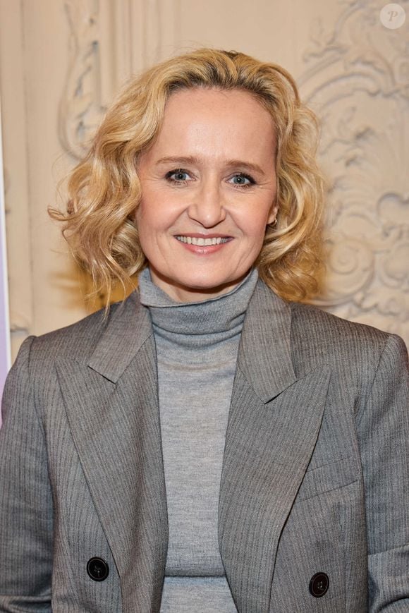 Et situé rive droite, sans plus de précision sur la localisation.

Exclusif - Caroline Roux (présidente de la cérémonie) - Cérémonie des Trophées du MédiaClub’Elles dans les salons de l'Hôtel de Lassay à Paris le 9 février 2023. Cette soirée récompense les femmes et les hommes ayant oeuvré pour une meilleure représentation des femmes dans les médias. © Cyril Moreau/Bestimage