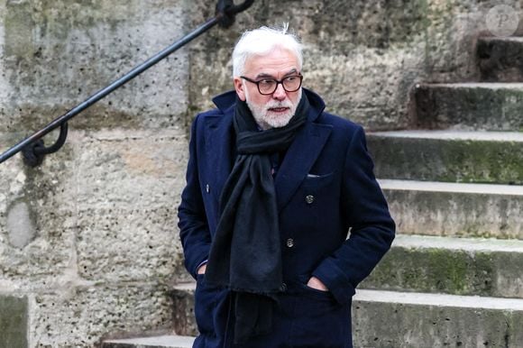Pascal Praud - Sortie des obsèques de C.Laborde  en l’église Saint-Roch à Paris, le 6 février 2025. Décédée le 28 janvier 2025 à l'âge de 73 ans, l'ancienne présentatrice météo de TF1 (1988 - 2017) était atteinte de la maladie neurodégénérative à corps de Lewy. 
© Jacovides - Moreau / Bestimage