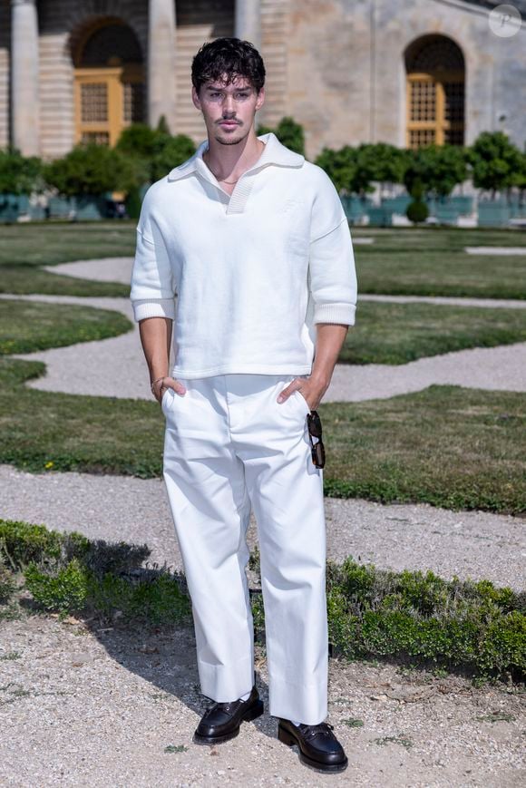 Noah Beck au photocall du défilé Jaquemus de la mode homme Printemps/Été 2026 dans le cadre de la Fashion Week de Paris dans les jardins de l’Orangerie à Versailles, France, le 29, 2025. © Olivier Borde/Bestimage