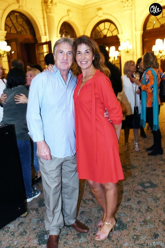 L'acteur a alors posé ses valises dans un village provençal situé à environ 35 kilomètres de Cannes, dans la région dont est originaire sa compagne.

Exclusif - François Cluzet et sa femme Narjiss Slaoui-Falcoz à l'exposition "Douceur animale" de Michel Bassompierre à l'InterContinental Paris - Le Grand le 17 septembre 2024. © Rachid Bellak / Bestimage