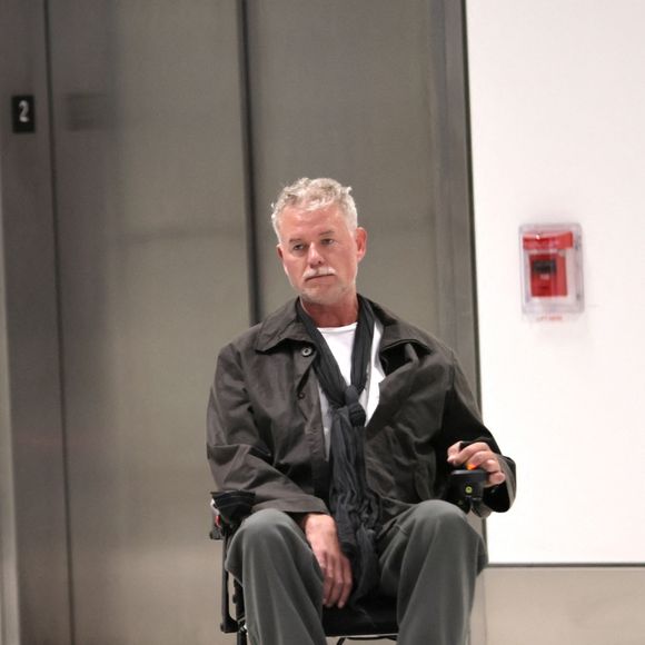 Eric Dane a été vu arrivant à l'aéroport international de Los Angeles dans un fauteuil roulant, semblant fragile après avoir annoncé son diagnostic de la maladie de Charcot. Photo par Backgrid USA / Bestimage
