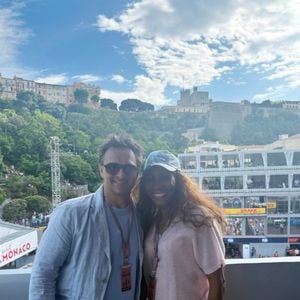 Et ce n'est pas tout ! Le fils de Sylvie Vartan et Johnny Hallyday a également été photographié en compagnie de Nicole Coste, l'une de ses anciennes compagnes du prince Albert. 

David Hallyday immortalisé aux côtés de Nicole Coste ce samedi 24 mai 2025 à l'occasion du Grand Prix de Monaco (Capture d'écran).