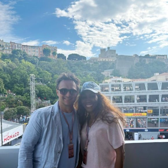 Et ce n'est pas tout ! Le fils de Sylvie Vartan et Johnny Hallyday a également été photographié en compagnie de Nicole Coste, l'une de ses anciennes compagnes du prince Albert. 

David Hallyday immortalisé aux côtés de Nicole Coste ce samedi 24 mai 2025 à l'occasion du Grand Prix de Monaco (Capture d'écran).