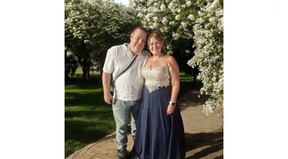 Vêtus de bleu et de blanc, comme un clin d’œil au sable et à la mer, le couple et leurs enfants formaient un tableau attendrissant...

Le couple Cindy et Sébastien Van der Auwera sur Instagram.