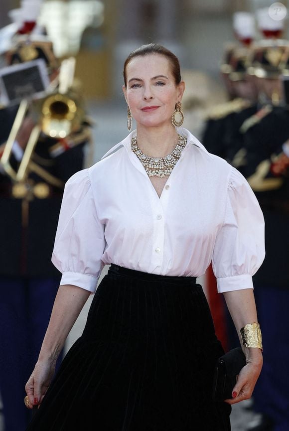 Carole Bouquet - Dîner d'Etat au château de Versailles en l'honneur de la visite officielle du roi et de la reine d'Angleterre en France (20 - 22 septembre 2023), le 20 septembre 2023. 150 invités triés sur le volet ont été conviés à cette occasion.
© Jacovides-Moreau / Bestimage