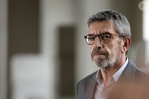 Michel Cymes est l'un des docteurs les plus célèbres du PAF.

Michel Cymes participe au lancement des Journées pour une France en forme dans le cadre de la Grande Cause Nationale et à l’occasion des Jeux Olympiques et Paralympiques, Paris © Stéphane Lemouton / Bestimage