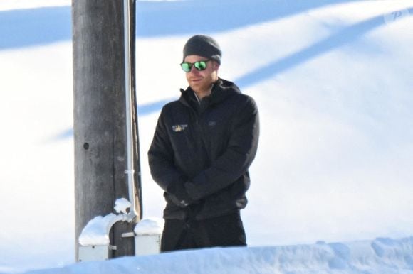 Le prince Harry, duc de Sussex et Meghan Markle, duchesse de Sussex, assistent à un match de basketball en fauteuil lors des "Invictus Games Vancouver Whistler 2025" à Vancouver, le 9 février 2025. © Backgrid UK/ Bestimage