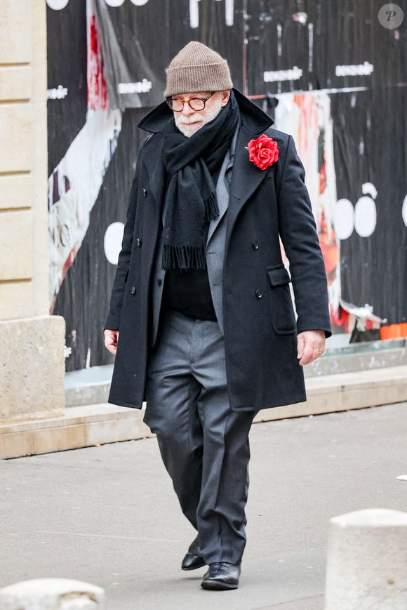 Thomas Stern, le mari de C.Laborde - Arrivées aux obsèques de C.Laborde en l’église Saint-Roch à Paris, le 6 février 2025. Décédée le 28 janvier 2025 à l'âge de 73 ans, l'ancienne présentatrice météo de TF1 (1988 - 2017) était atteinte de la maladie neurodégénérative à corps de Lewy. 
© Jacovides - Moreau / Bestimage
