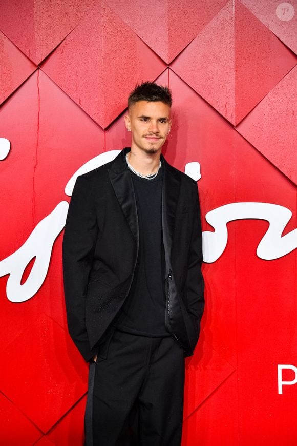 Romeo Beckham - Photocall de la soirée des "British Fashion Awards 2023" au Royal Albert Hall à Londres, le 4 décembre 2023.