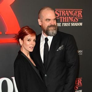 Lily Allen et David Harbour à la première de "Stranger Things : La Première Ombre" (Stranger Things: The First Shadow) au cinéma Phoenix à Londres le 14 décembre 2023.

©Backgrid UK/ Bestimage