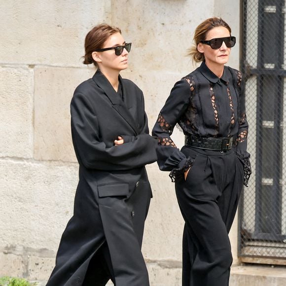 une audace inspirée par sa mère, Clotilde Courau. 

Clotilde Courau et sa fille Vittoria de Savoie - Arrivées aux obsèques de Mathilde Favier en l'église Saint-Sulpice à Paris le 31 aout 2026. © Dominique Jacovides-Cyril Moreau/Bestimage