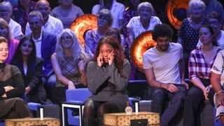Mentissa perd ses moyens dans La Boîte à secrets de Faustine Bollaert, avec Robert Charlebois et Elodie Poux