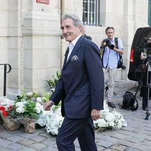 Jean-Jacques Bourdin assistant aux obsèques de Philippe Labro à l'église Saint Germain des Prés à Paris, France, le 13 juin 2025. Philippe Labro, journaliste, auteur, réalisateur et compositeur prolifique, est décédé à l'âge de 88 ans des suites d'un cancer le 4 juin. Photo by Nasser Berzane/ABACAPRESS.COM