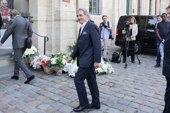 Jean-Jacques Bourdin assistant aux obsèques de Philippe Labro à l'église Saint Germain des Prés à Paris, France, le 13 juin 2025. Philippe Labro, journaliste, auteur, réalisateur et compositeur prolifique, est décédé à l'âge de 88 ans des suites d'un cancer le 4 juin. Photo by Nasser Berzane/ABACAPRESS.COM