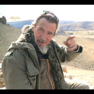 "On ne se réveille pas avec les mêmes motivations qu’à Paris. On est au milieu de rien du tout, mais c'est ça qui est bien."

Capture d'écran Vimeo, images tirées de TF1 - 50 Minutes Inside - Florent Pagny en Patagonie en toute intimité.