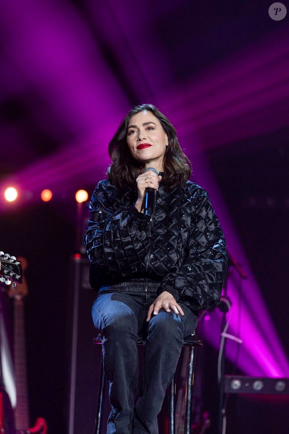 Exclusif - Olivia Ruiz sur scène lors du concert "Leurs voix pour l'espoir" diffusé le 5 juillet en prime sur C8, à l'Olympia à Paris le 11 mars 2024. © Perusseau / Bellak / Bestimage
