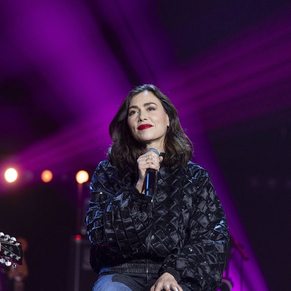 Exclusif - Olivia Ruiz sur scène lors du concert "Leurs voix pour l'espoir" diffusé le 5 juillet en prime sur C8, à l'Olympia à Paris le 11 mars 2024. © Perusseau / Bellak / Bestimage
