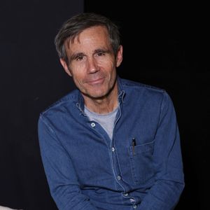 Une branche de cette société, Particules B, travaille aussi pour de grandes entreprises comme Michelin ou Natixis.

David Pujadas à la soirée d'ouverture de la 16ème édition de l'évènement caritatif "Glisse en coeur" au Grand Bornand le 21 mars 2025. 

© Denis Guignebourg/Bestimage